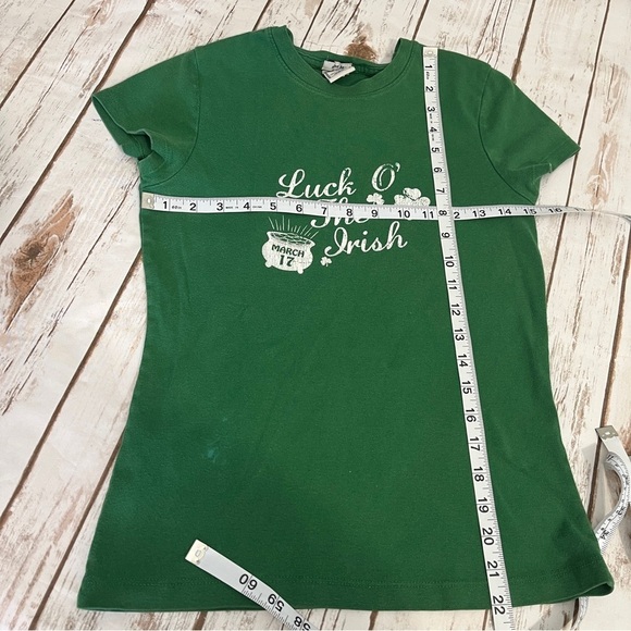 Old Navy St Patrick’s Day T Shirt Vintage size medium luck if the Irish - Picture 6 of 8